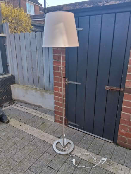 Photo of free Chrome based livingroom lamp (BT8) #1