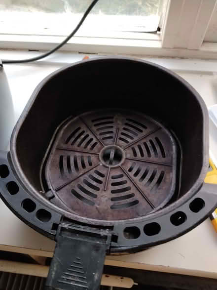 Photo of free tower air fryer 4L (Denton Burn) #3