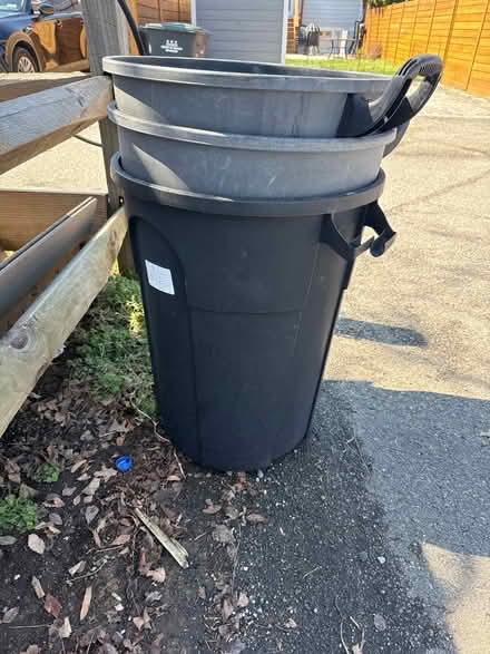 Photo of free garbage cans (Potomac Ave SE & 18th St SE) #1