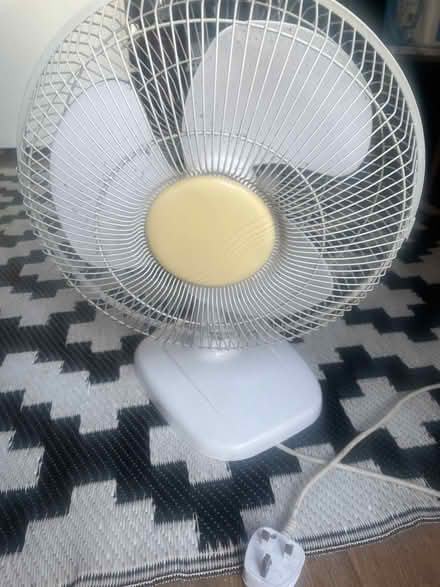 Photo of free Table top fan (Garston WD25) #2