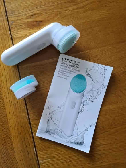 Photo of free Clinique face cleansing brush (Welwyn Garden City AL7) #2