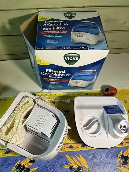 Photo of free Evaporative humidifier by Vicks (Nr Fresh Pond & Mt Auburn Cem.) #2