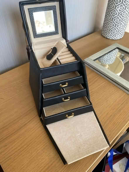 Photo of free Jewellery box (St Albans AL1) #1