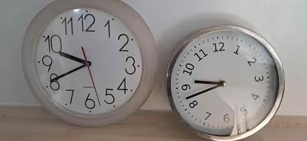 Photo of free wall clocks (B20) #1