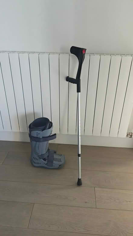 Photo of free Pneumatic boot and Walking stick (SE3) #1