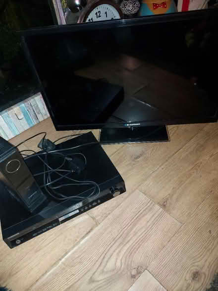 Photo of free 32 inch tv, dvd player. No remotes (Redditch B98) #1