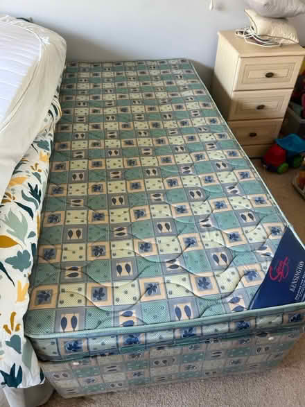 Photo of free 2 x single divan beds with Storage (Codicote SG4) #4