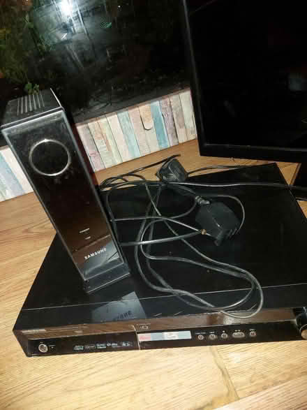 Photo of free 32 inch tv, dvd player. No remotes (Redditch B98) #4