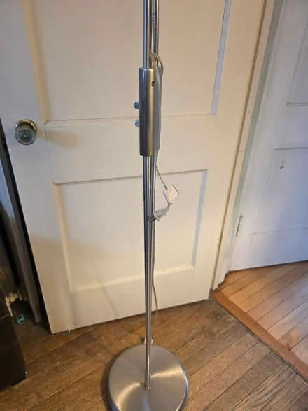 Photo of free pole lamp (SE highland park) #2