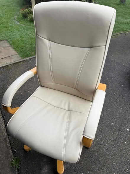Photo of free Lovely cream office chair (Tuxford NG22) #2