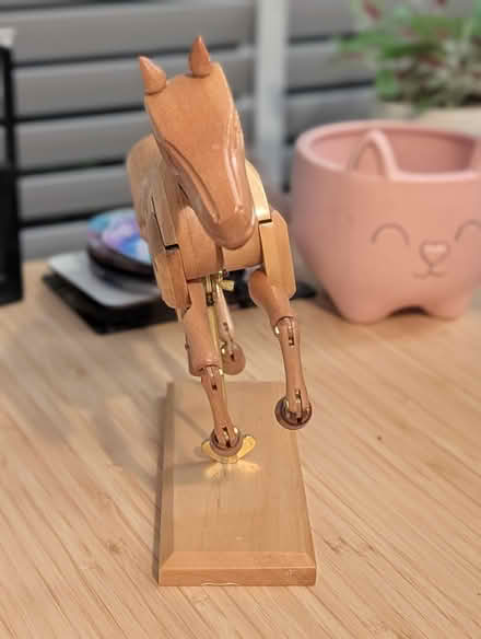Photo of free Wooden Horse Display / Drawing Aid (RG30) #2
