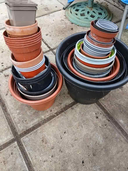 Photo of free Assorted plastic plant pots (Abingdon OX14) #1