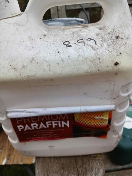 Photo of free 3/4 tub of paraffin. (Woodside SE25) #1