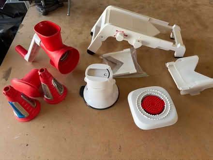 Photo of free Tupperware cutting items (S. Leesburg near Banshee Reeks) #1