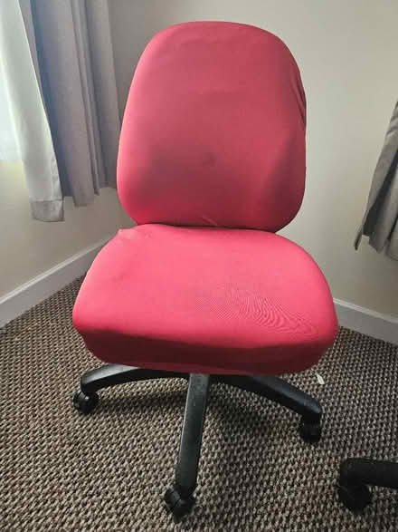 Photo of free Red office chair (Tilehurst RG30) #1