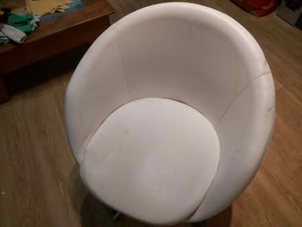 Photo of free White roller Chair .... (Carterton OX18) #4