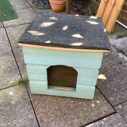 Photo of free Outdoor pet shelter (Widmore BR2) #1