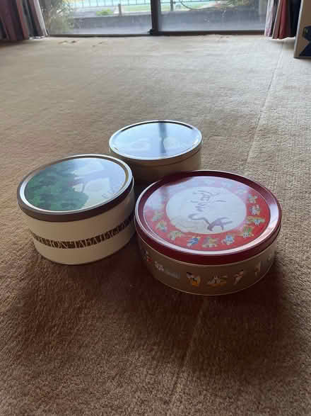 Photo of free Tins large enough to hold cakes (Greenlane) #1