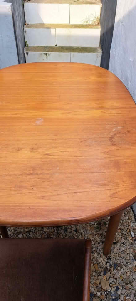 Photo of free extendable dining table (Blacklands TN34) #2