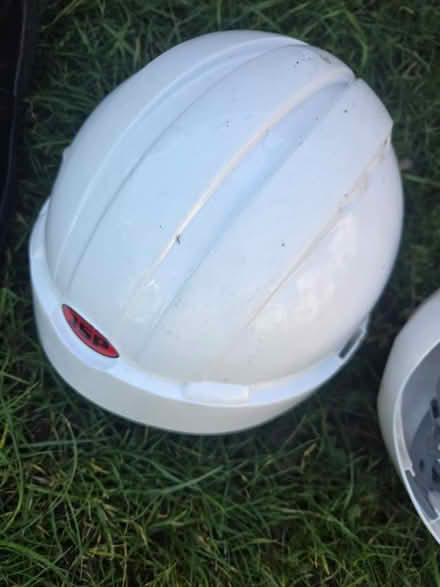 Photo of free White hard hats (DA1 2QR) #1