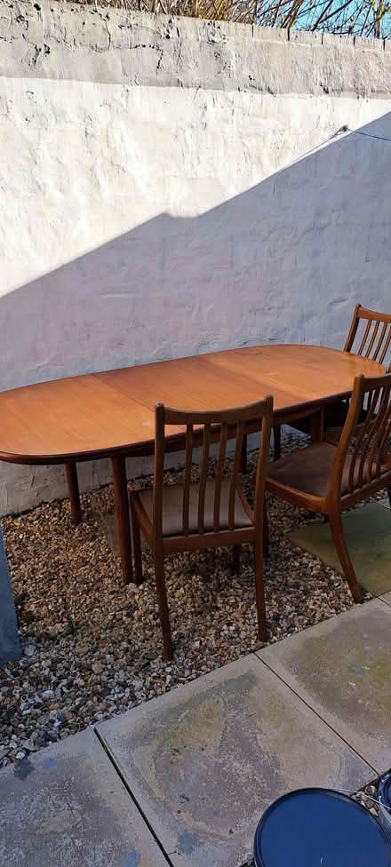 Photo of free extendable dining table (Blacklands TN34) #3