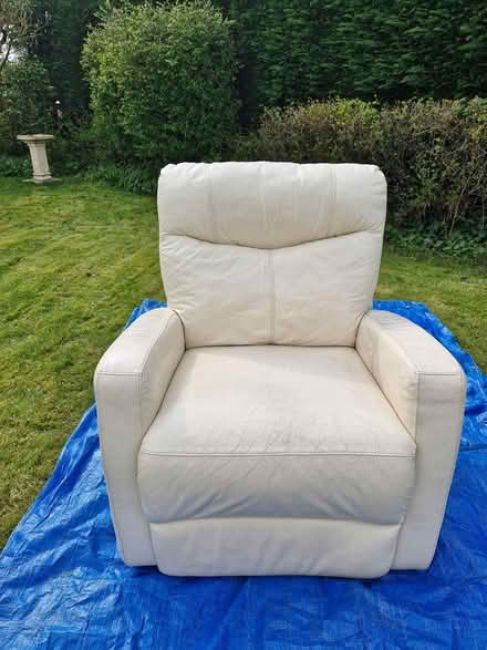 Photo of free Cream leather chair, recliner (Cw5 8ef) #1