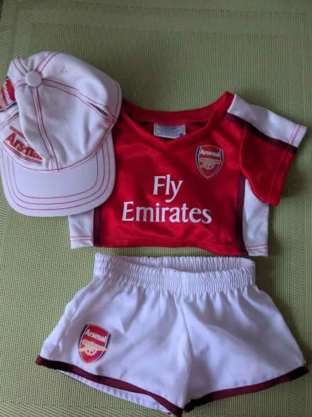Photo of free Build a Bear Arsenal Football Outfit (Beulah Hill SE19) #1
