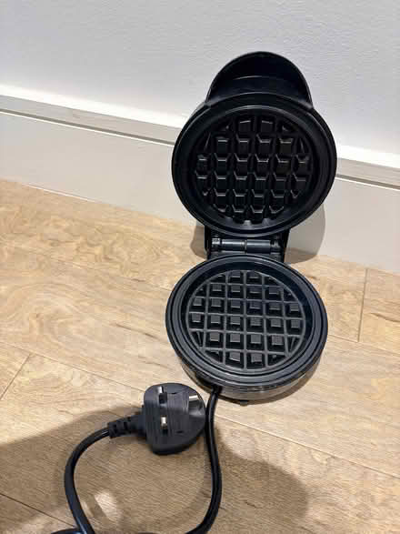 Photo of free Waffle maker (South Lambeth SW8) #2