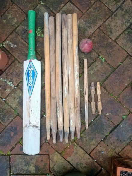 Photo of free Cricket set (Lewes (near Prison)) #1