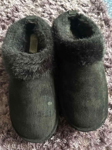 Photo of free Sz 7 black slippers (Ashford TW15) #1