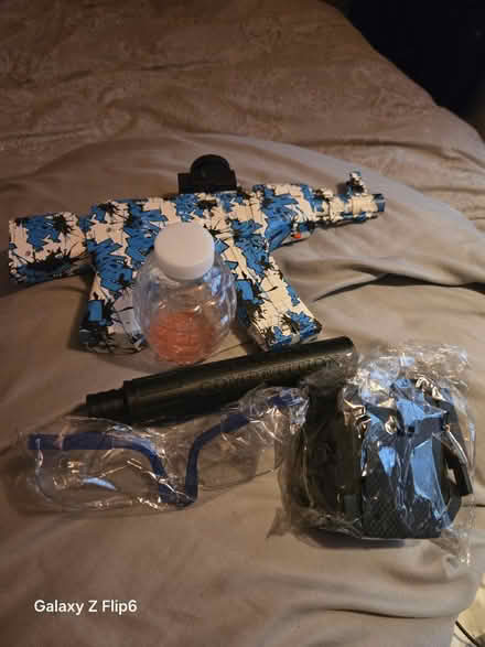 Photo of free Splatter toy gun (Erith DA8) #3