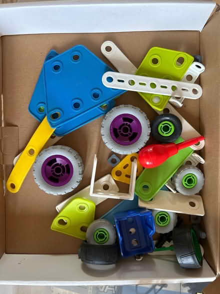 Photo of free Loose parts from plastic meccano constructor (Caldecott OX14) #1