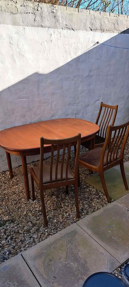 Photo of free extendable dining table (Blacklands TN34) #1