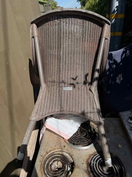 Photo of free Wicker chair with zippered cushion (Valencia Avenue, Sunnyvale) #3
