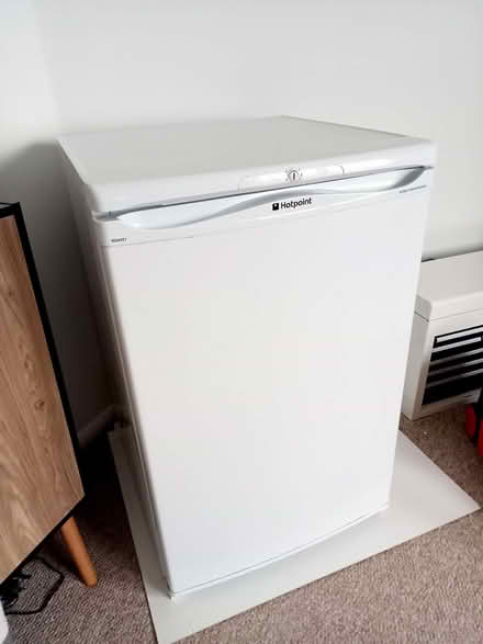 Photo of free Hotpoint fridge with 4 ⭐ freezer box. (Throckley) #1