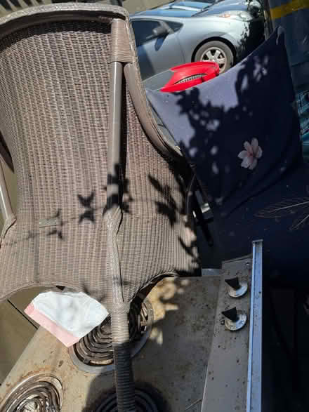Photo of free Wicker chair with zippered cushion (Valencia Avenue, Sunnyvale) #4