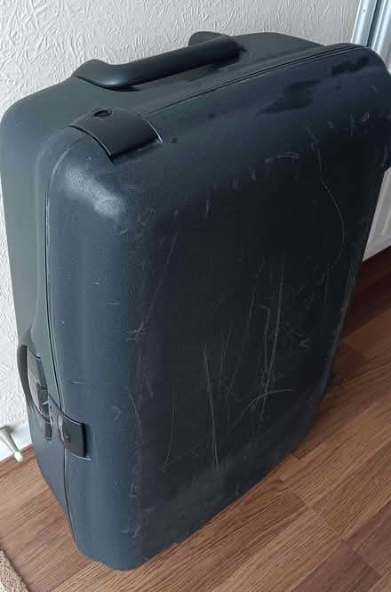 Photo of free Black samsonite case 2 wheeled (Lower Sheering CM21) #2