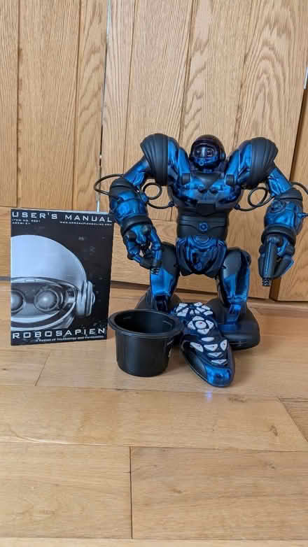 Photo of free Robosapien toy (DH5) #1