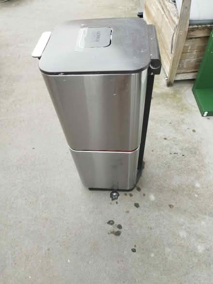 Photo of free 2 compartment kitchen bin (Bethnal Green E2) #4