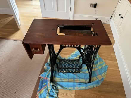 Photo of free Vintage Singer Sewing Machine Table (Pinner HA5) #2