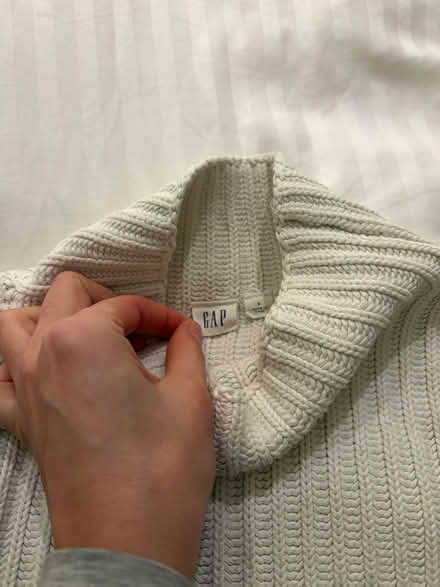 Photo of free Gap White sweater (Earls Court) #1