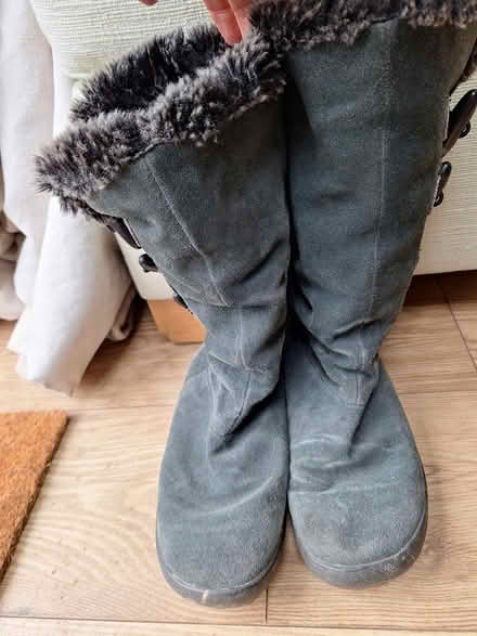 Photo of free grey furry boots size 6 (Florence Park OX4) #1