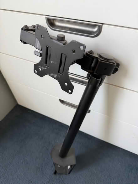 Photo of free VESA display mount with desk clamp (Round Hill BN2) #1