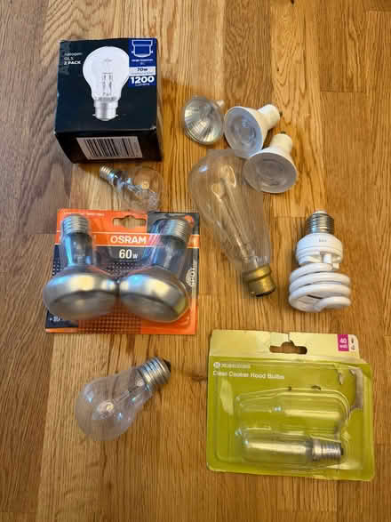Photo of free Assorted loose (unused) light bulbs (De Parys MK40) #1