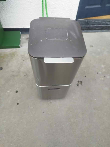 Photo of free 2 compartment kitchen bin (Bethnal Green E2) #1