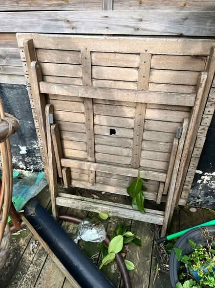 Photo of free 4x garden chairs and matching table (Leyton E10) #2