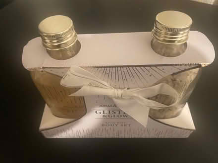 Photo of free Jonas glisten & glow bath set (Chigwell Row IG7) #1