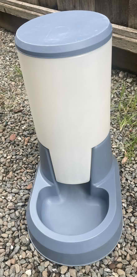 Photo of free Pet food feeder (Near downtown Mtn View) #1