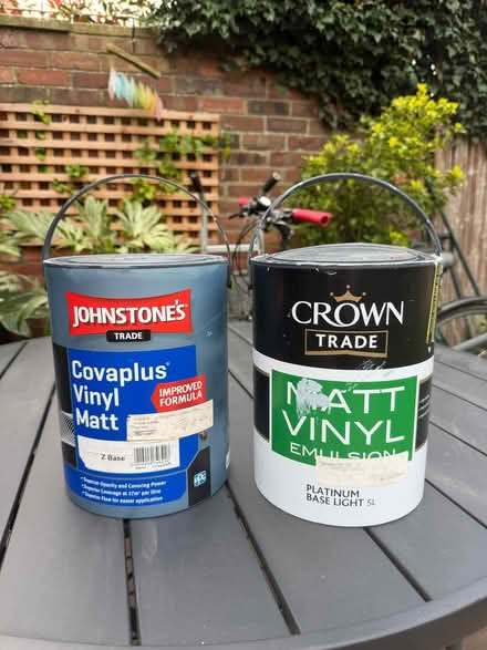 Photo of free 2 half-full tins of ‘base’ paint (De Parys MK40) #1