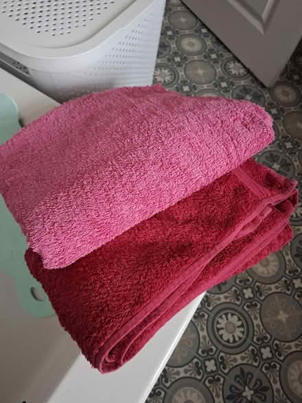 Photo of free 2 large towels 100 x 150cm (BS30) #1